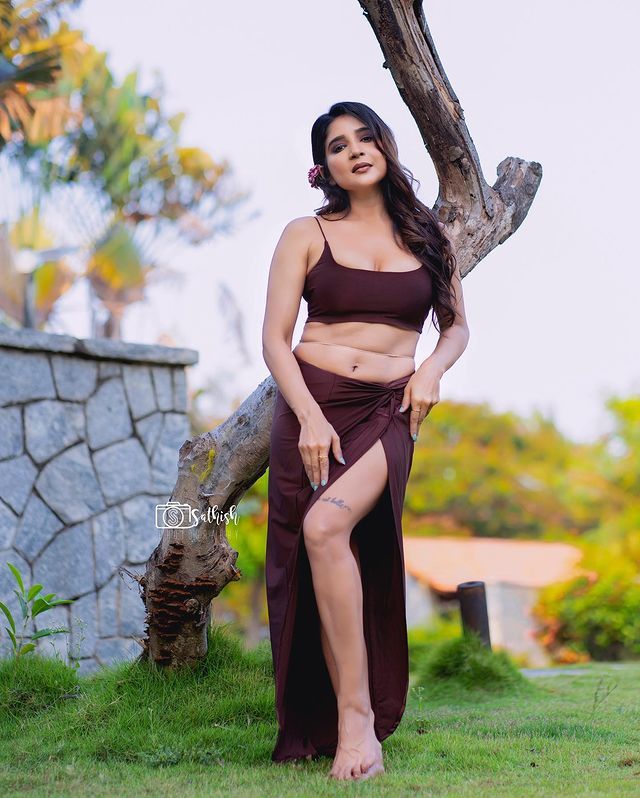Staggering Poses Of Sakshi Agarwal